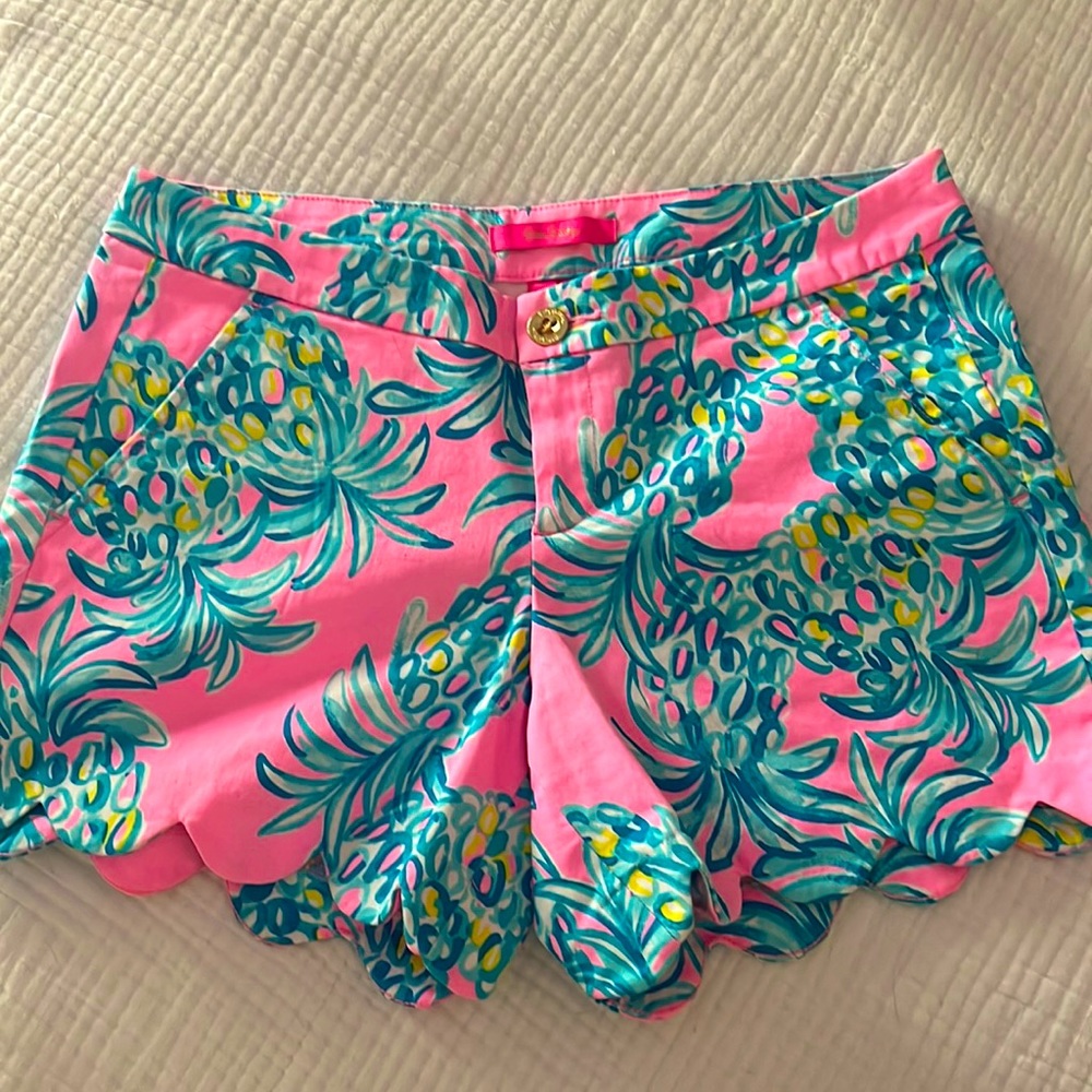 Lilly Pulitzer pineapple shorts - size 6